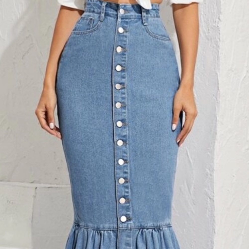 Maxi fish skirt -NEVER WORN size S for sale 🦋🦋..